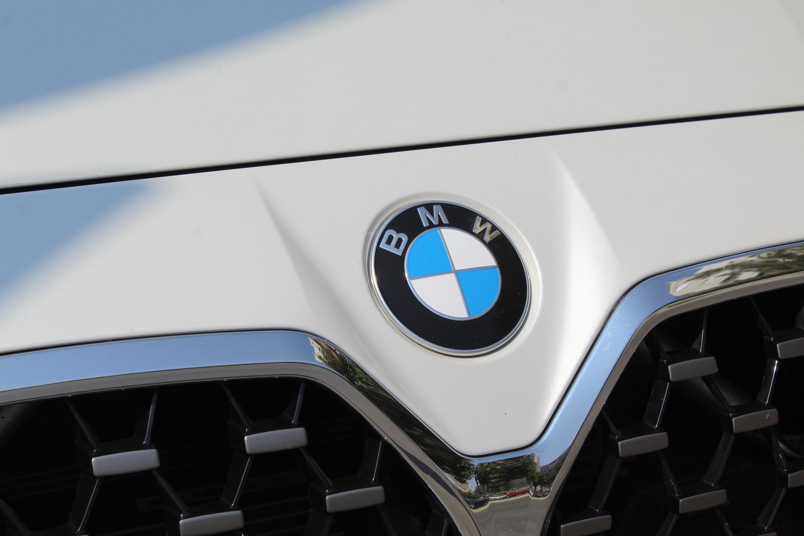 Changer la teinte d'un emblème de voiture